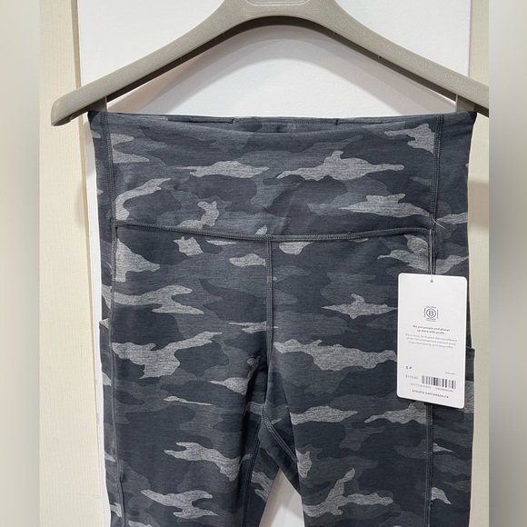 NWT Athleta Women’s Ultimate Camo 7/8 Tights Grey Workout Leggings size small - Picture 3 of 10